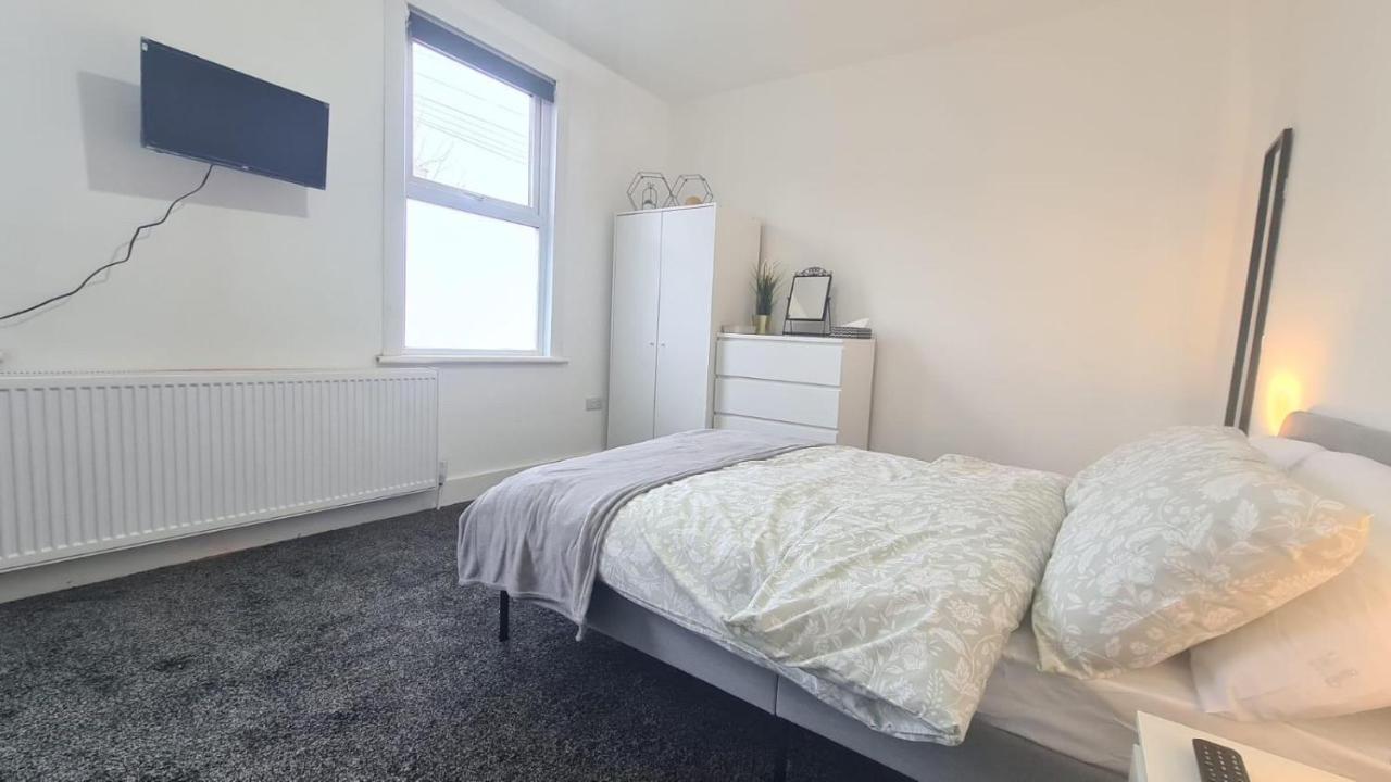 Spacious Private Room In Manor Park Londra Esterno foto
