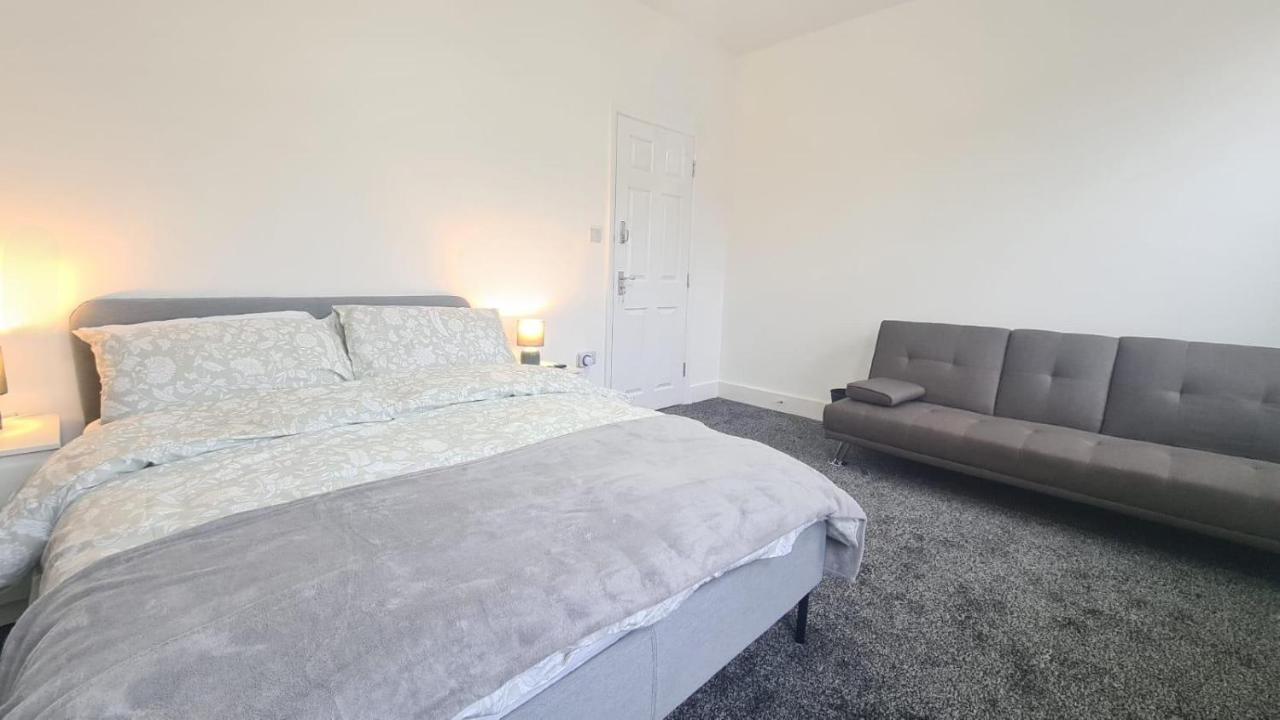Spacious Private Room In Manor Park Londra Esterno foto
