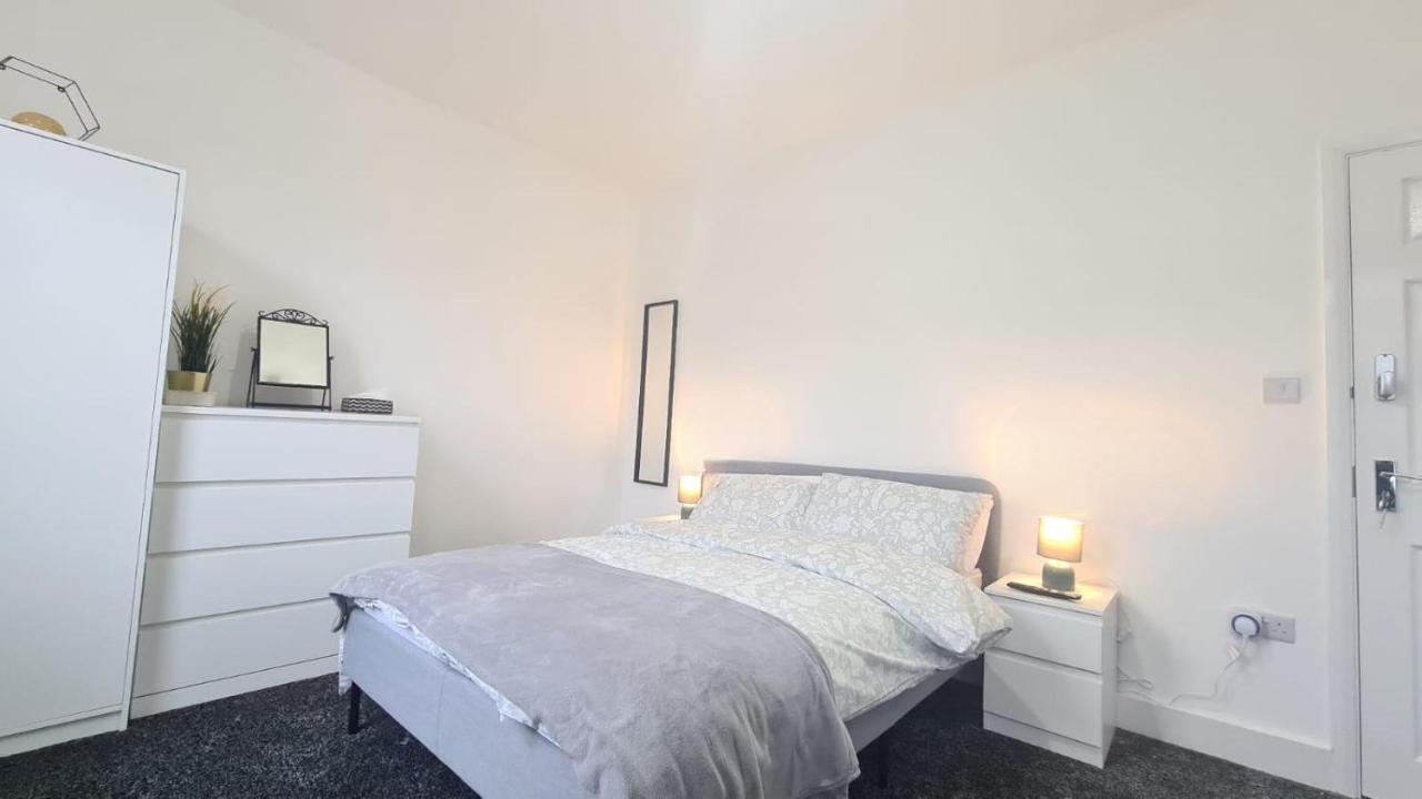 Spacious Private Room In Manor Park Londra Esterno foto